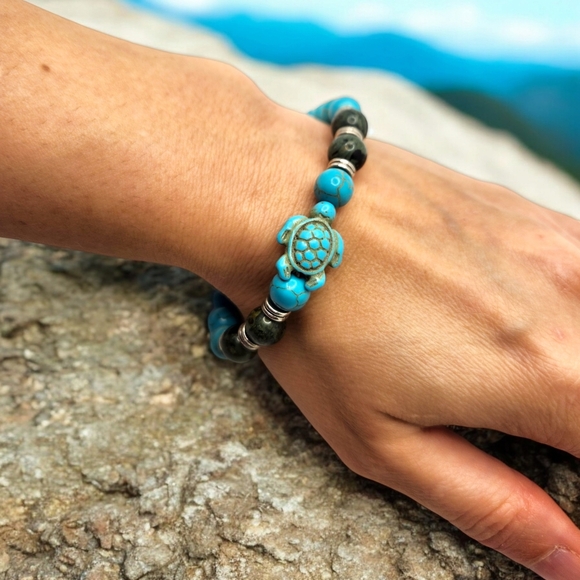 8 mm Turquoise and Jasper Turtle charm bracelet - Picture 3 of 4